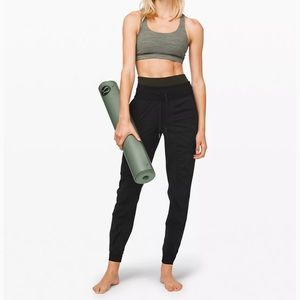 Lululemon black dance studio jogger size 4 EUC